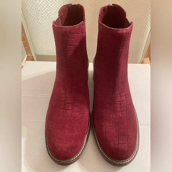 Vince Camuto NEW Fired Brick Suede, Croco Chelsea Boots, Size 9 M A458158VW0286 - Picture 5 of 10